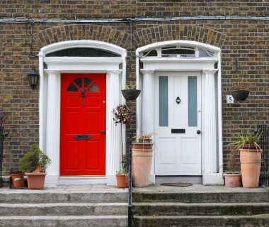 Confort, sécurité, design : tous les atouts des portes d'entrée alu