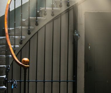 Réinventez votre escalier avec la ferronnerie : osez la modernité !