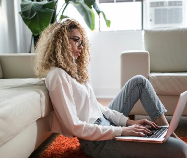 Suivre un blog d'actualité féminine pour rester connectée aux tendances et à la mode