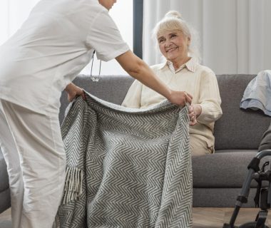 Comment choisir un service d’aide à domicile adapté à ses besoins ?