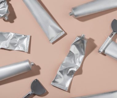 Comment fonctionne une colle conductrice thermique dans les applications électroniques ?